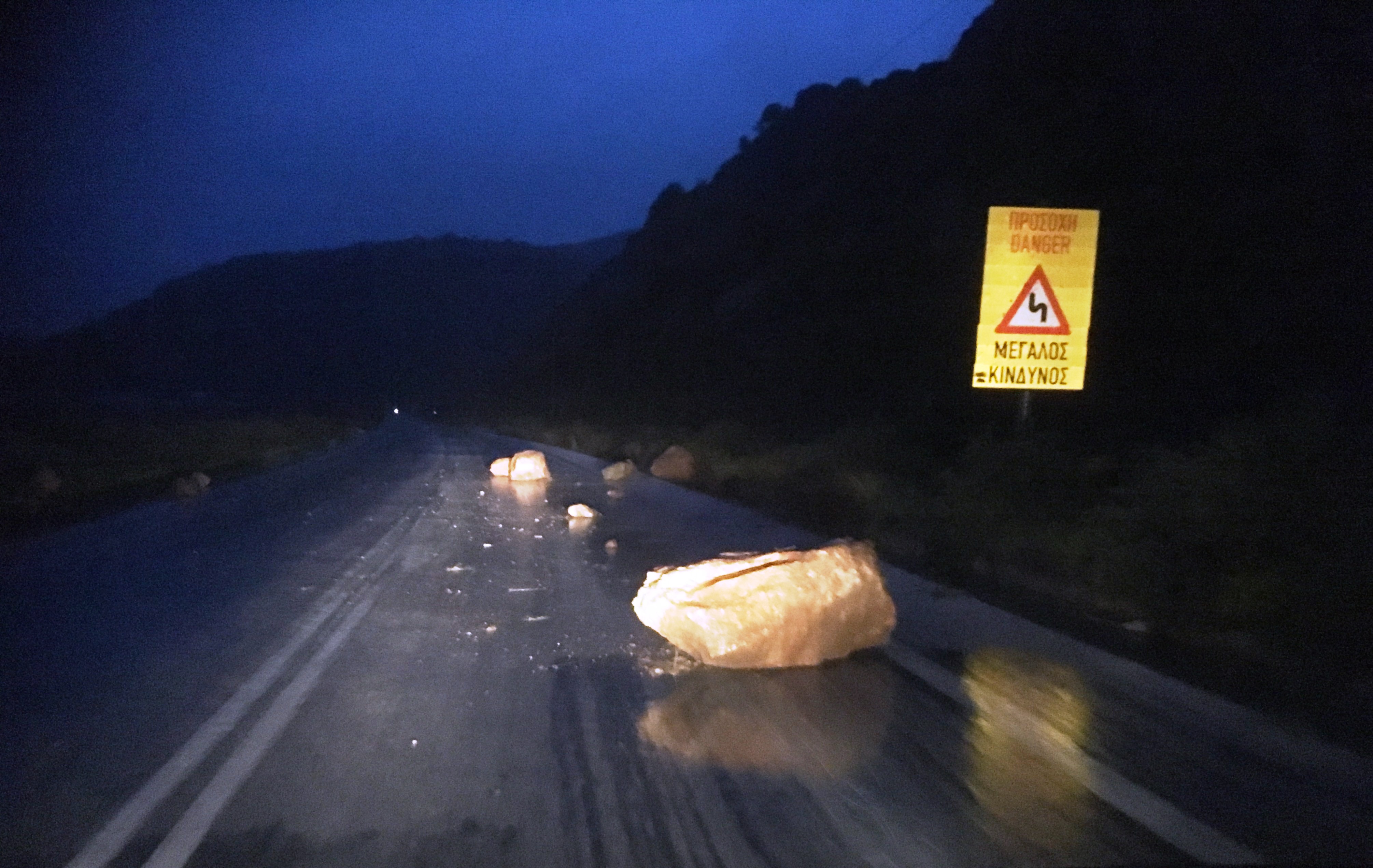 Βράχος έπεσε στην εθνική οδό Χανίων – Κισάμου