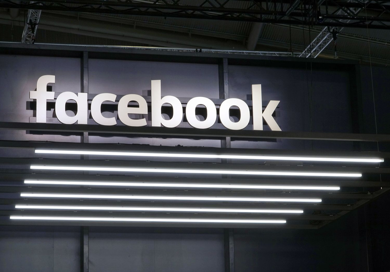 «Ταράζει τα νερά» το Facebook – Ανοίγει εφαρμογή γνωριμιών τύπου Tinder