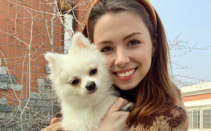 Ουκρανή-μοντέλο αρνείται να εγκαταλείψει την Γουχάν αν δεν πάρει το σκύλο της μαζί