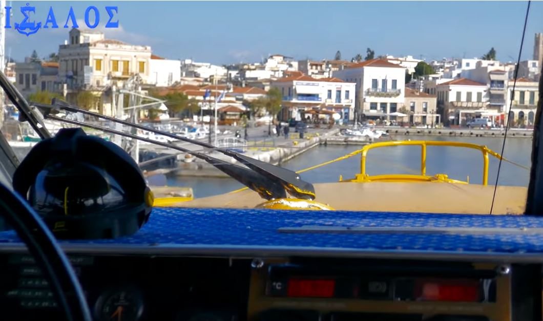 Άφιξη στο λιμάνι με “τέρμα τα γκάζια” από Flyinf Dolphin