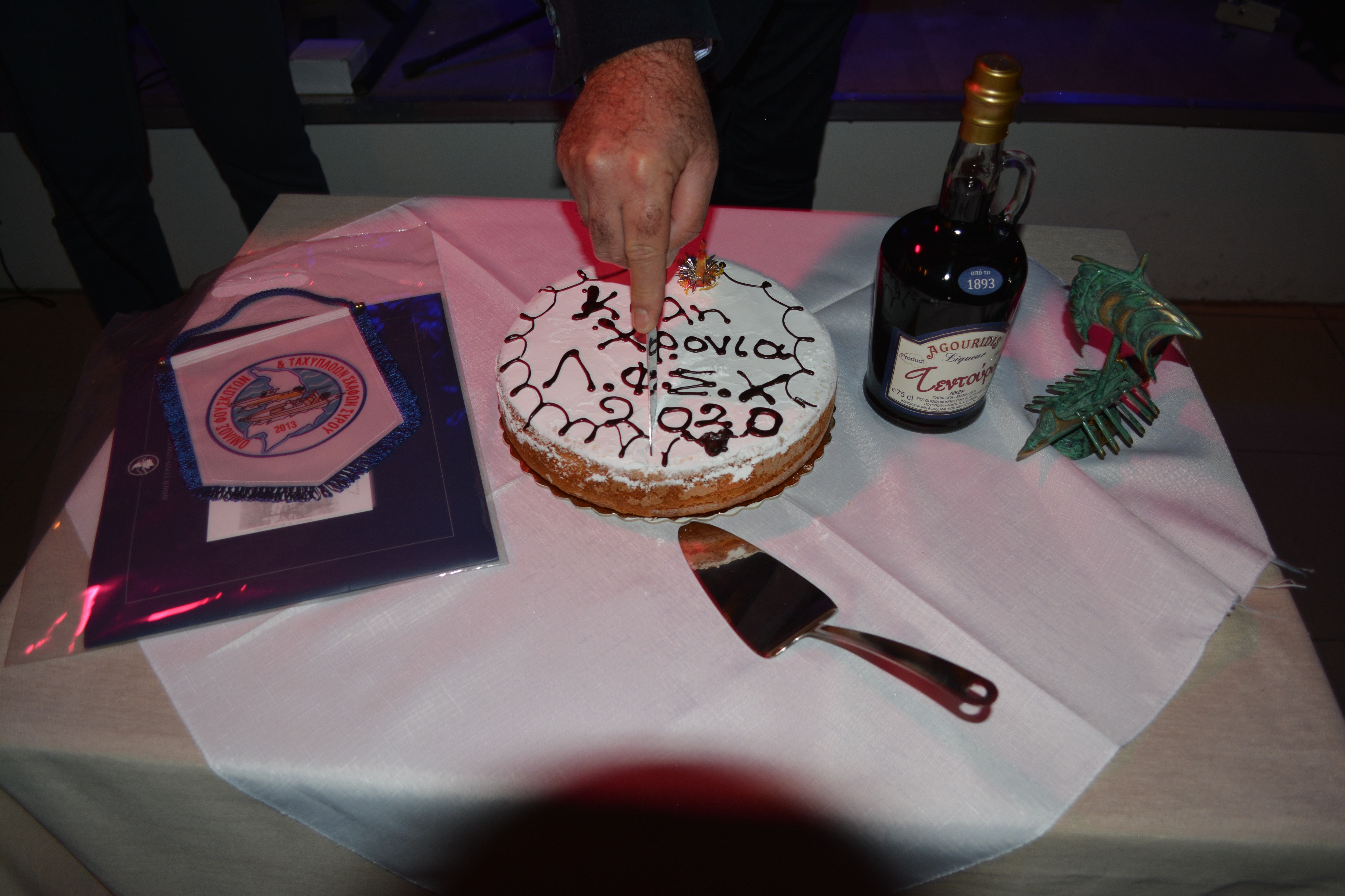 Με πολλές ευχές για το νέο έτος έκοψε την πίτα της η Λέσχη Φουσκωτών Σκαφών Χανίων (φωτο)