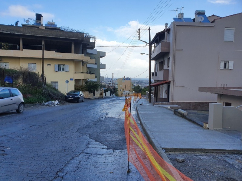 Εργασίες φρεζαρίσματος και ασφαλτόστρωσης  στην οδό Αθητάκη
