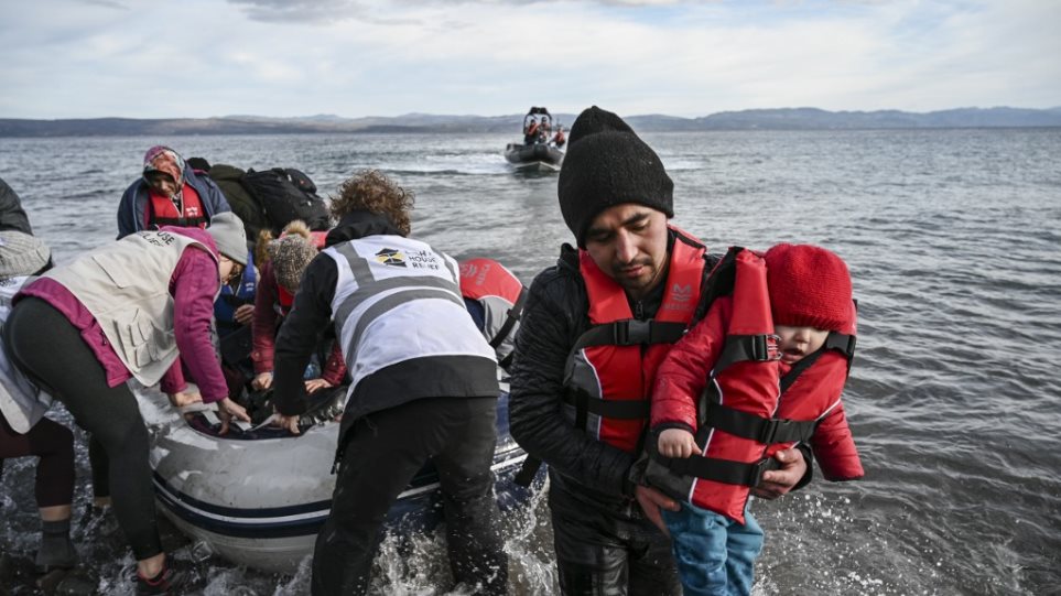 Bild: Η Ελλάδα στέλνει 50 πολεμικά πλοία στα ελληνικά νησιά για να προστατεύσει τα σύνορα