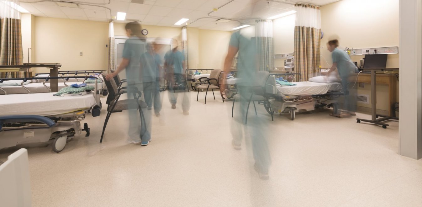 Κορωνοϊός: Κόκκινος συναγερμός στα νοσοκομεία – Το σχέδιο για να «αντέξουν»