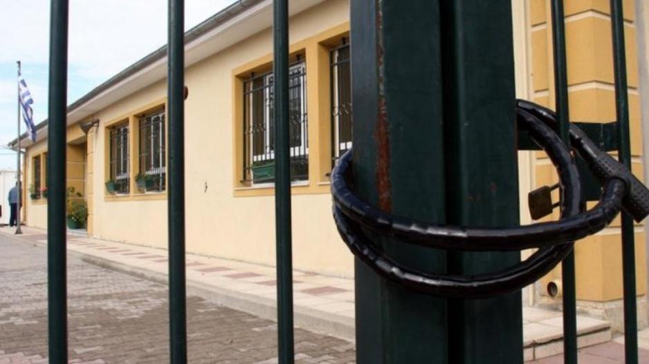 Κίσαμος: Έκλεισαν τα σχολεία αλλά συναθροίζονται ανήλικοι στους αύλειους χώρους