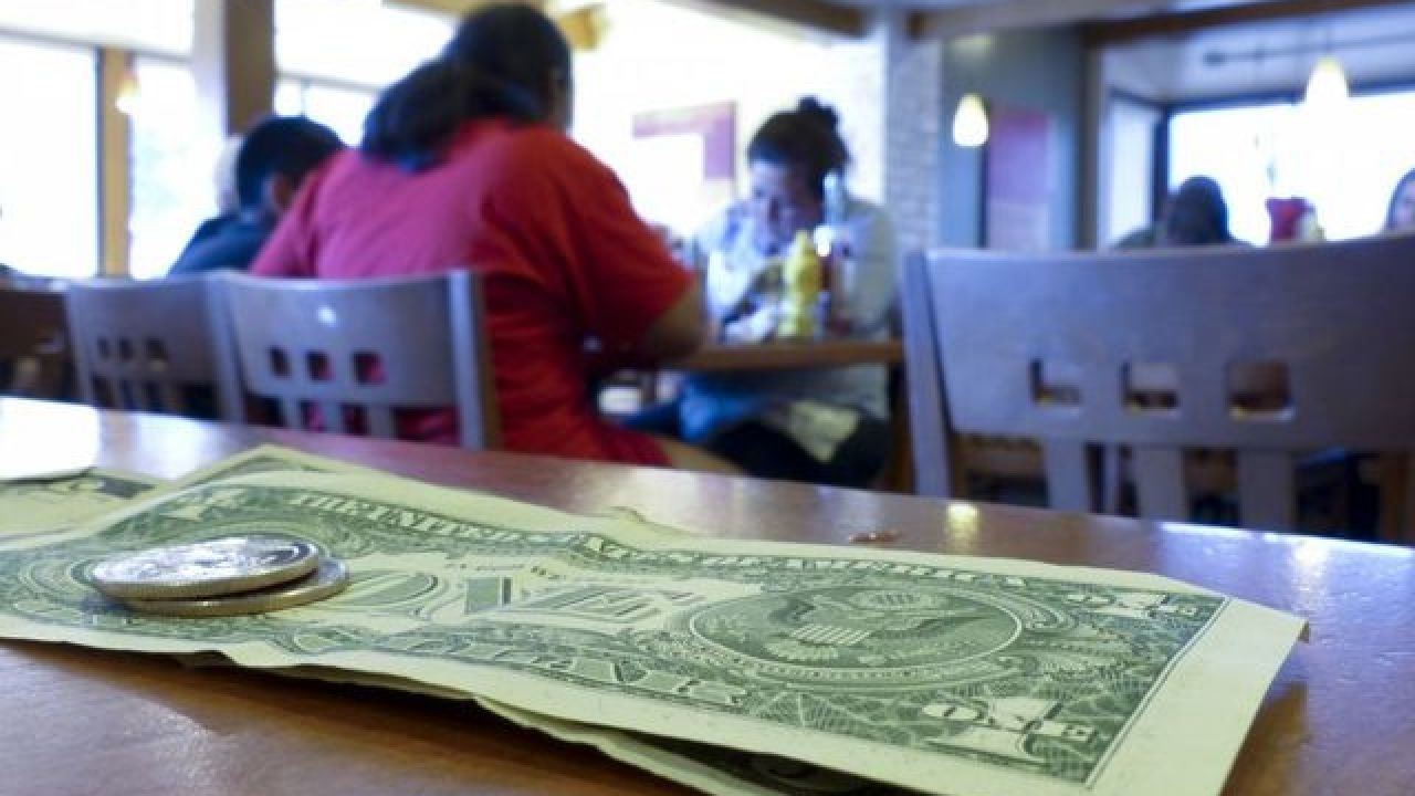 Πελάτης άφησε φιλοδώρημα 10.000 δολαρίων σε εστιατόριο που κλείνει λόγω κορωνοϊού