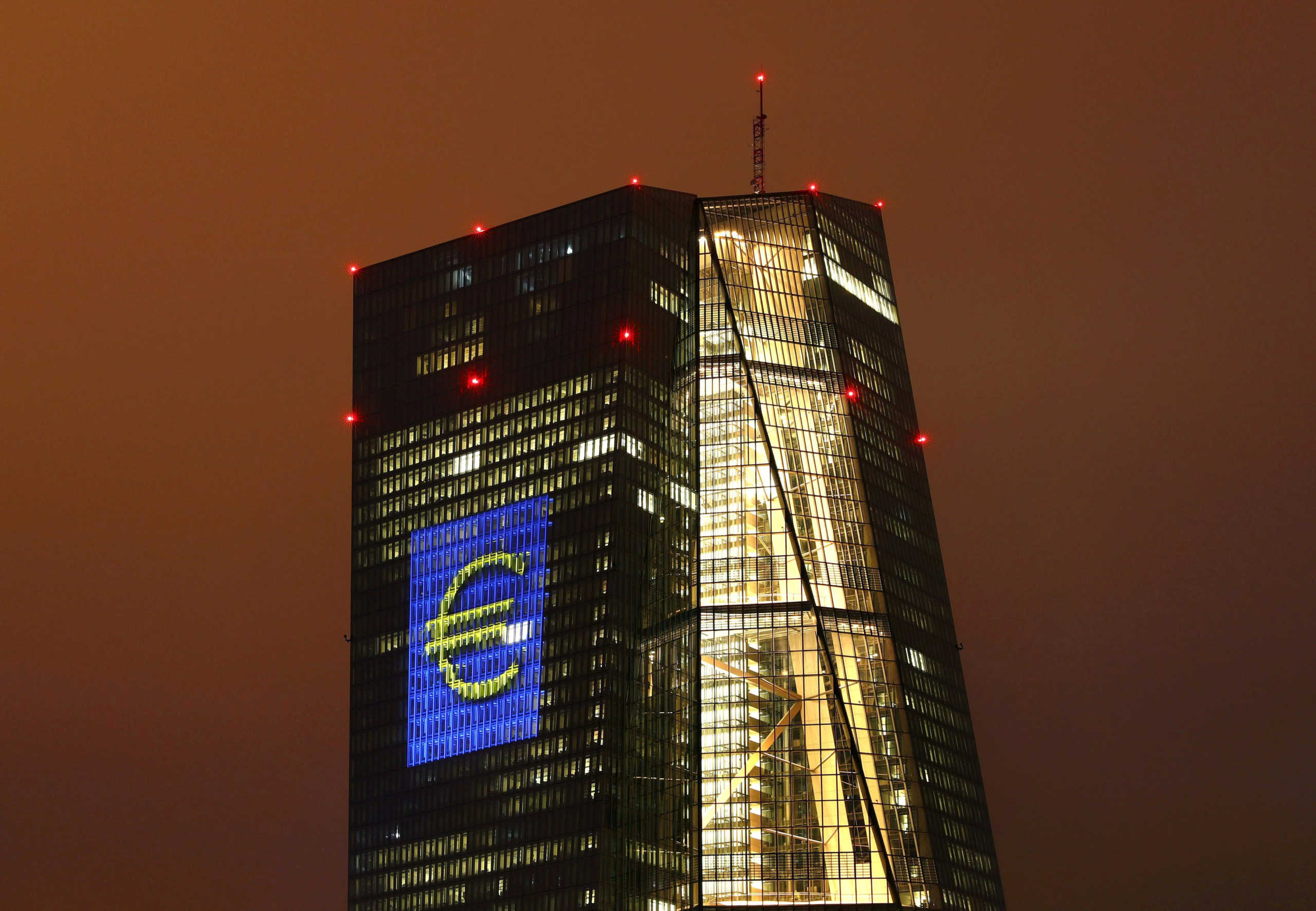 Ανάσα ρευστότητας σε Τράπεζες από την ΕΚΤ: Αποδεκτά σε τιμές αγοράς τα ελληνικά ομόλογα