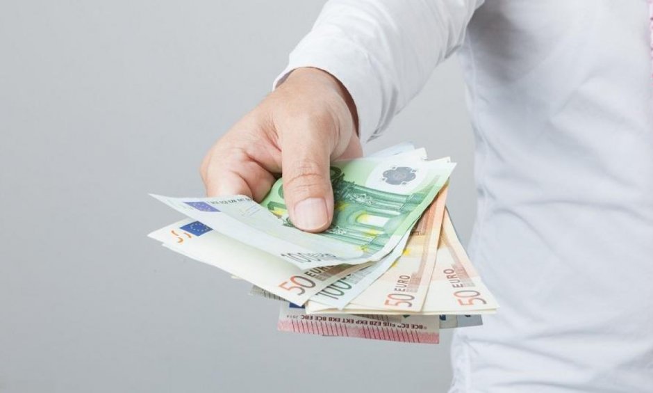 Επίδομα 400 ευρώ: Πότε μπαίνουν τα λεφτά, πώς θα κάνετε αίτηση στο govgr