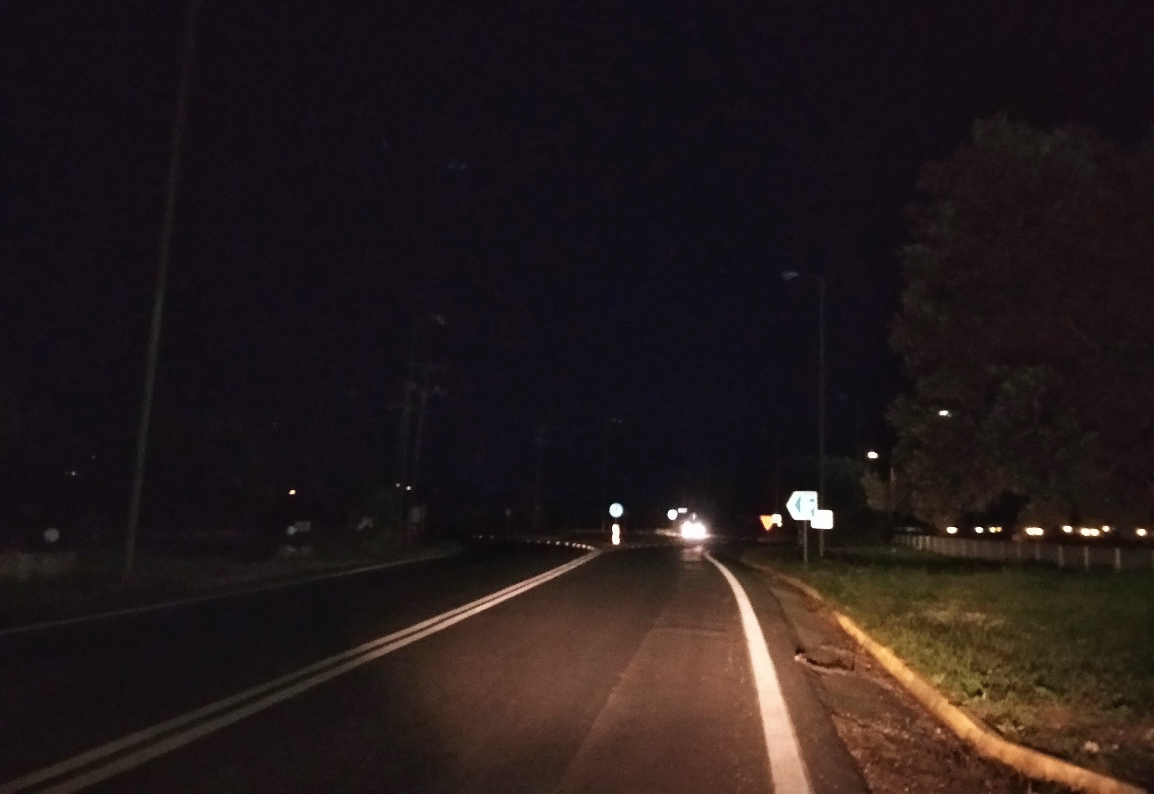 Στο σκοτάδι ο κόμβος του δρόμου προς το αεροδρόμιο Χανίων (φωτο)