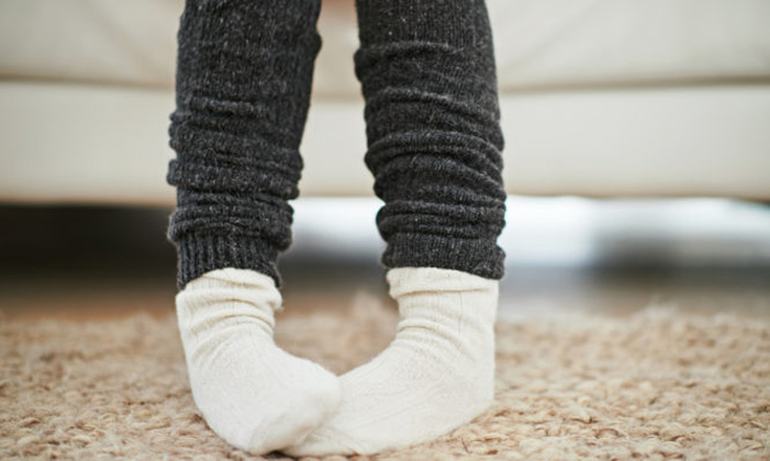 Γιατί έχετε συνέχεια κρύα πόδια – Τι μπορεί να σημαίνει αυτό για την υγεία σας