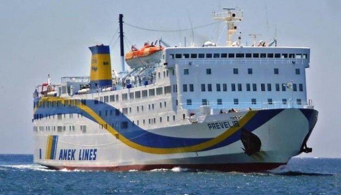 Πρόσκρουση του “Πρέβελης” στο λιμάνι της Σαντορίνης – Μετέφερε 129 επιβάτες