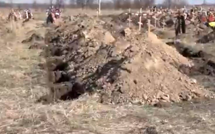 Κορωνοϊός:Δήμαρχος στην Ουκρανία σκάβει τάφους για να πείσει τους πολίτες να μείνουν σπίτι
