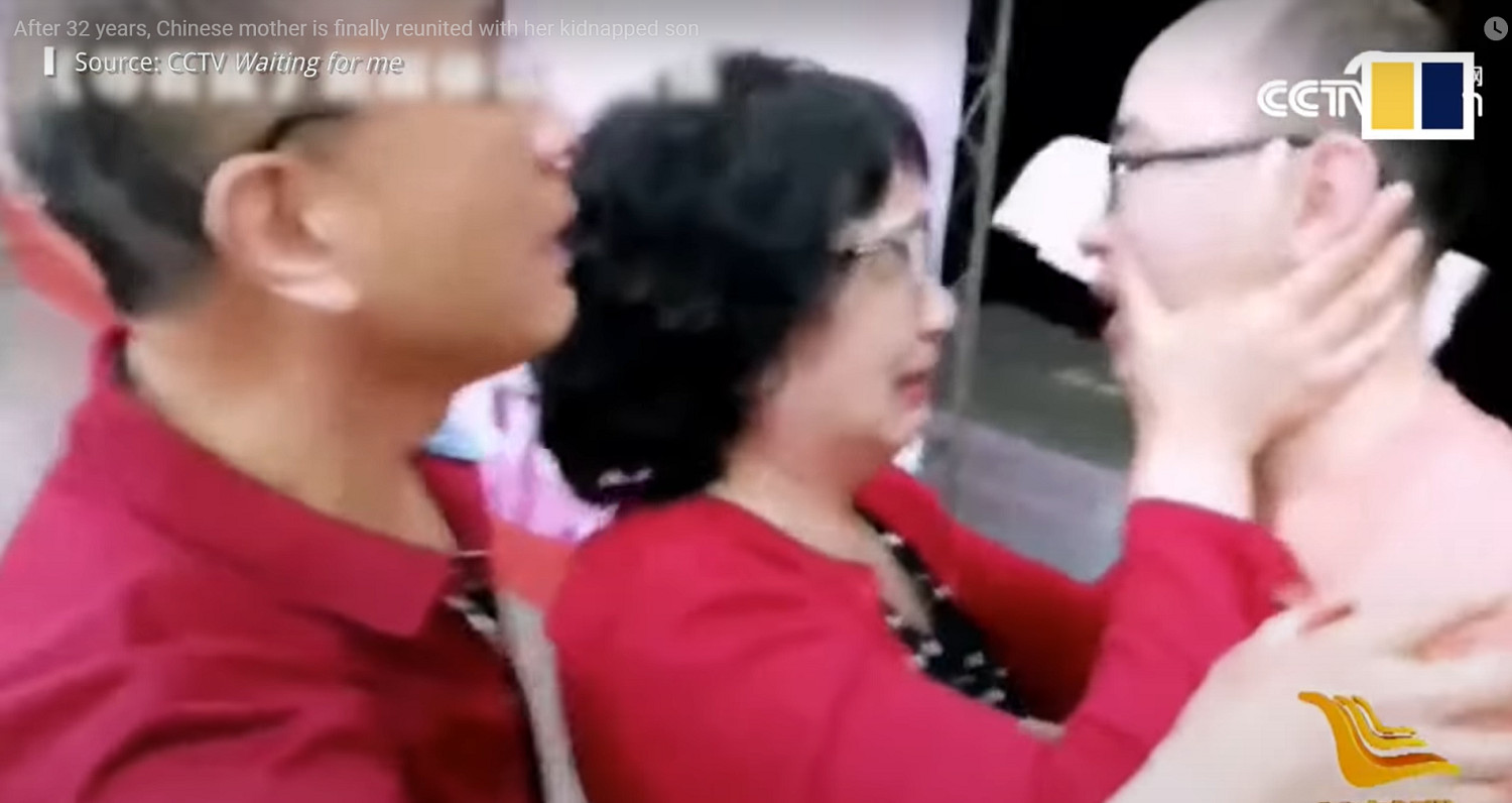 Συγκλονιστικό βίντεο: Ζευγάρι στην Κίνα βρήκε τον γιο τους μετά από 32 χρόνια