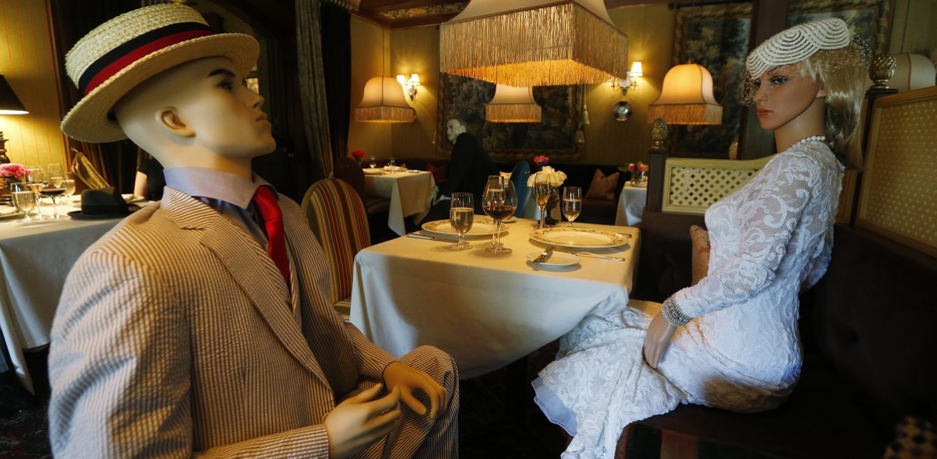 Ουάσιγκτον: Κούκλες βιτρίνας σε εστιατόριο για κοινωνική αποστασιοποίηση