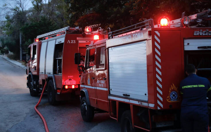 Συναγερμός για φωτιά σε αποθήκη στην Παλαιόχωρα