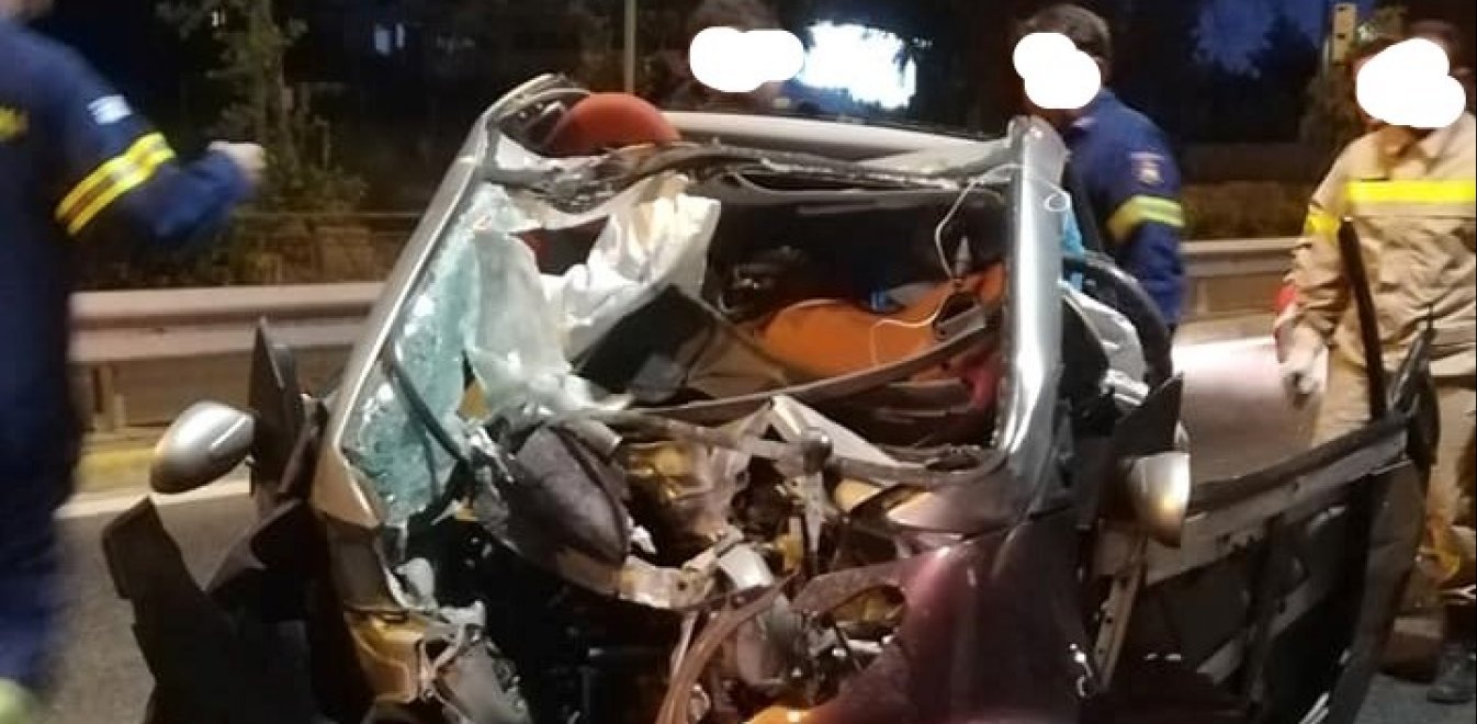 Σοκαριστικές εικόνες από σφοδρό τροχαίο στη Μαραθώνος – Σώθηκε από θαύμα η οδηγός