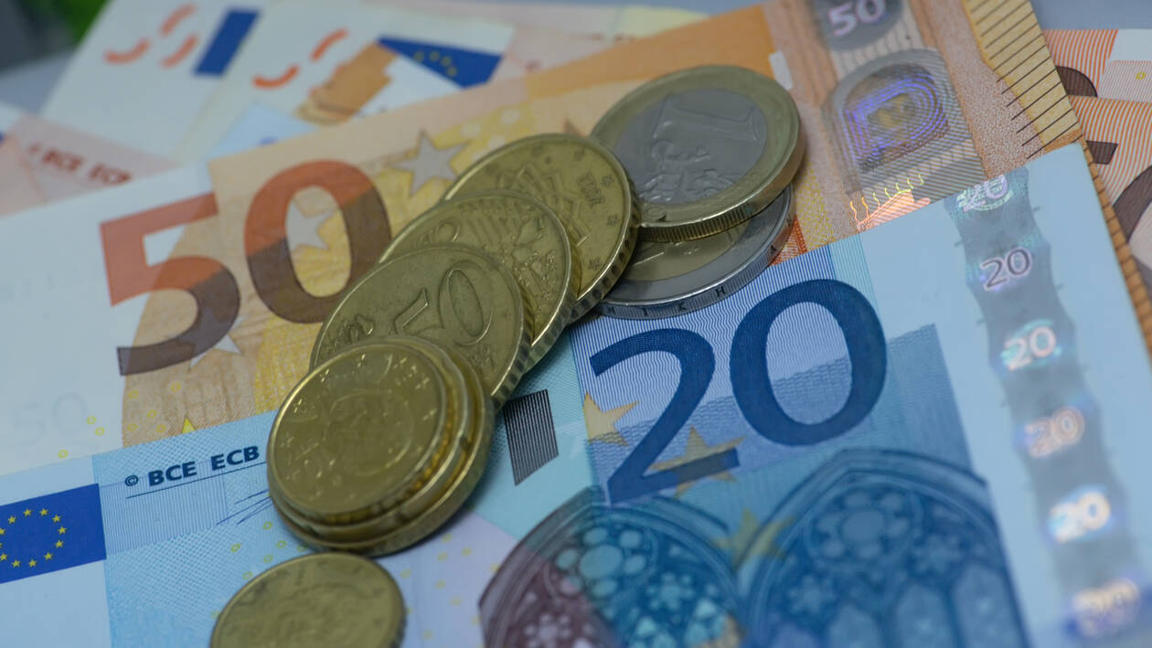 Ζευγάρι ανέργων βρήκε 15.000 ευρώ και τα παρέδωσε