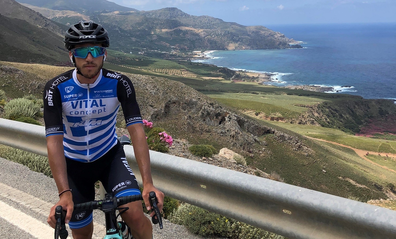Στέλιος Φαραντάκης: Ο Χανιώτης που έκανε τον γύρο της Κρήτης με ένα ποδήλατο