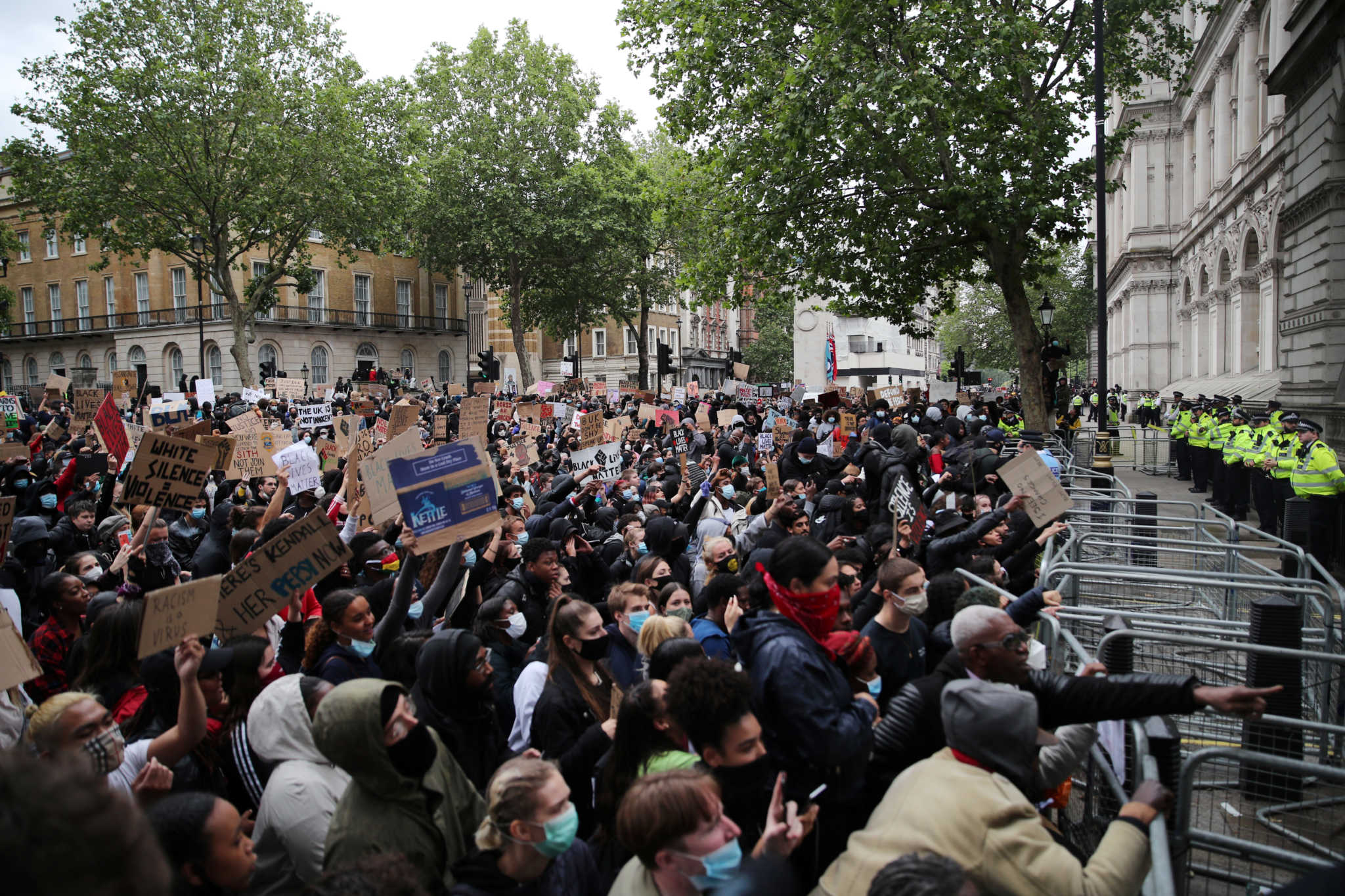 Λονδίνο: Μαζικές διαδηλώσεις και πάλι για τον Τζορτζ Φλόιντ