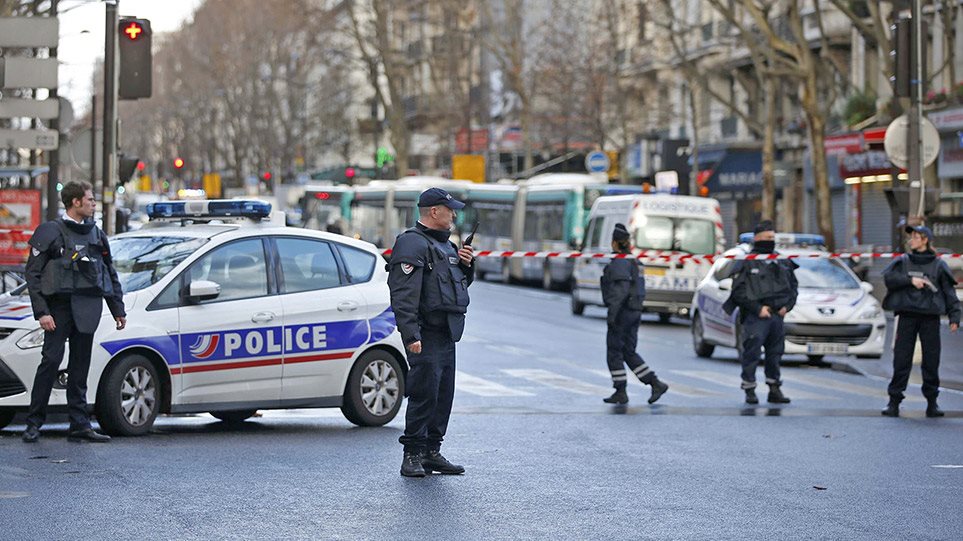 Λήξη συναγερμού στο Παρίσι: Δεν εντοπίστηκε ο ένοπλος