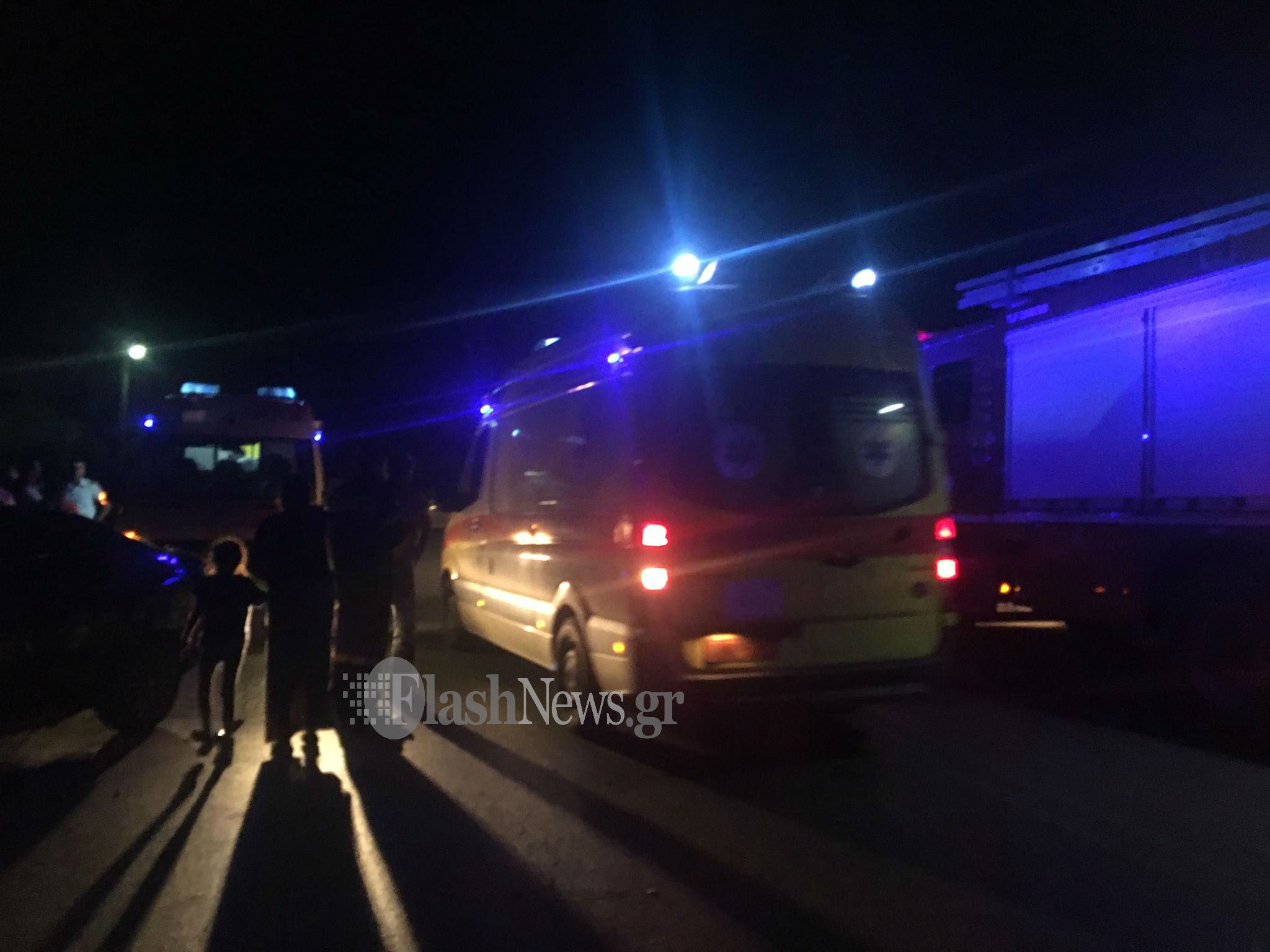 Αυτοκίνητα συγκρούστηκαν μετωπική στο Ηράκλειο – Στο νοσοκομείο δύο άτομα
