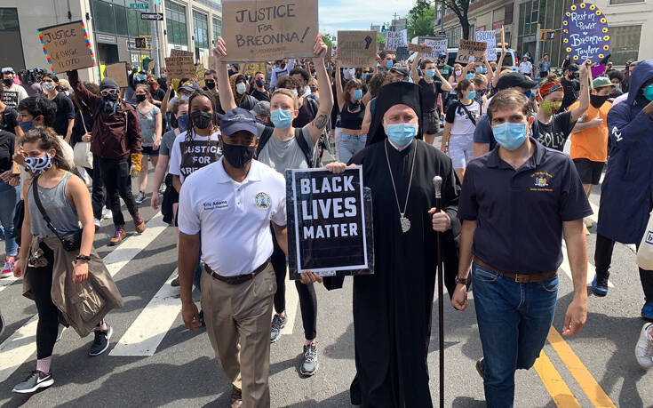 Σε πορεία διαμαρτυρίας για τον Τζορτζ Φλόιντ και ο Αρχιεπίσκοπος Αμερικής Ελπιδοφόρος