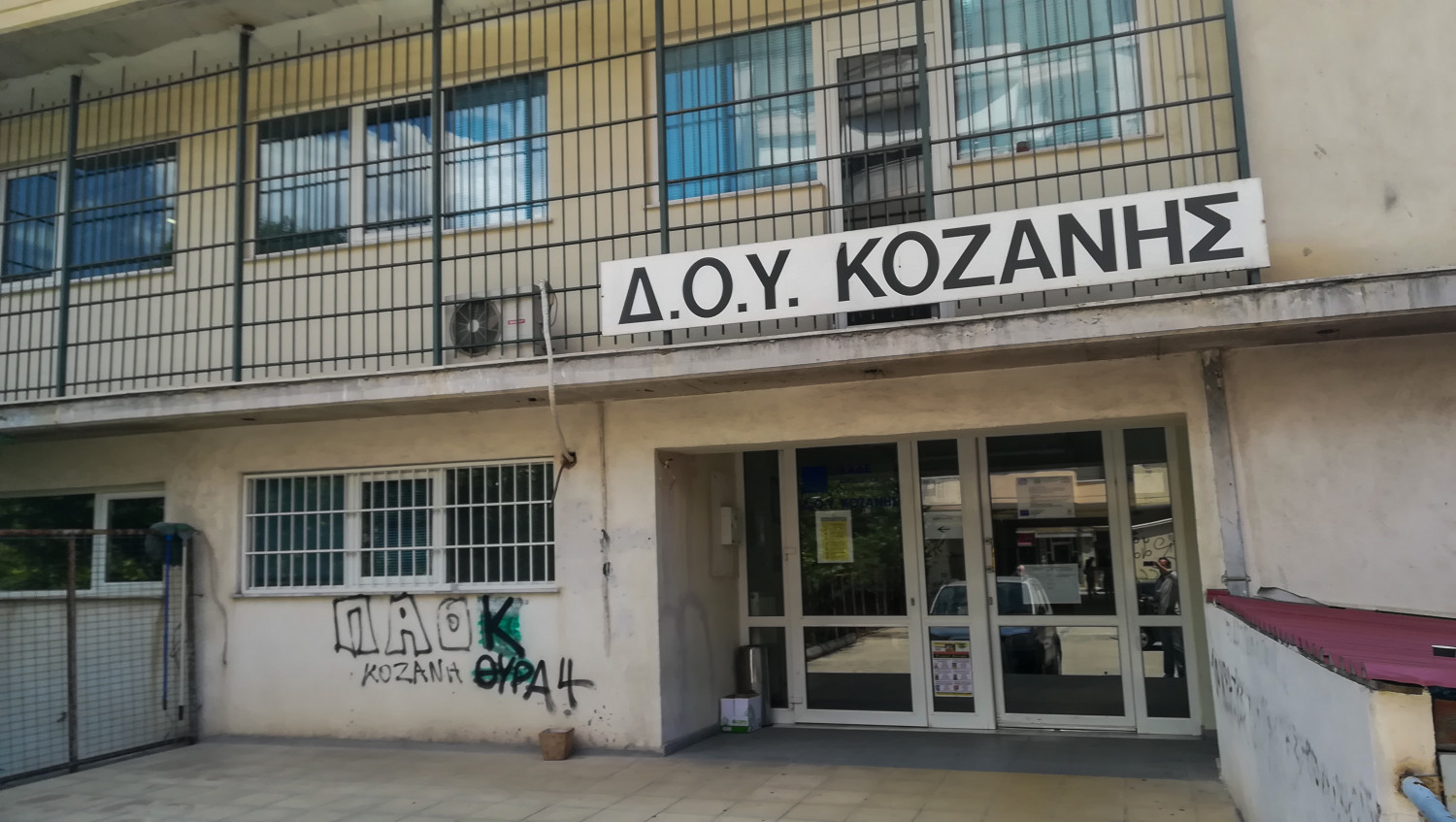Κοζάνη: Χαροπαλεύουν οι δύο εφοριακοί μετά την επίθεση με τσεκούρι