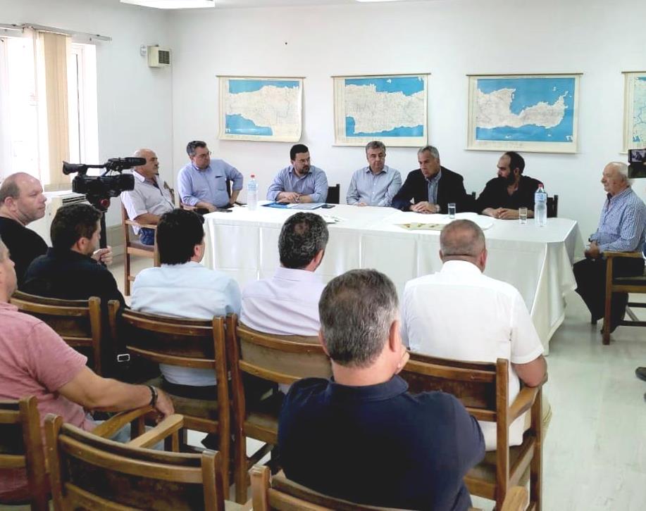 Ο Υπουργός Αγροτικής Ανάπτυξης Μ. Βορίδης υλοποιεί την αναμπέλωση στην Κρήτη