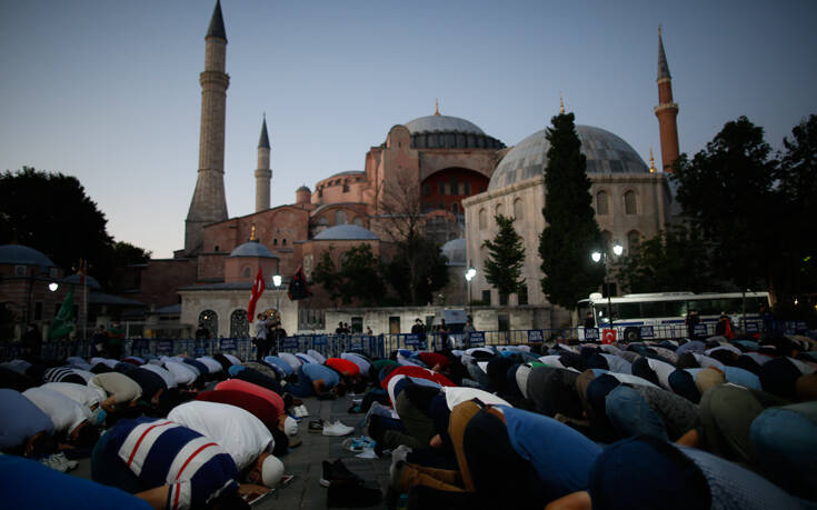 Πρόκληση Τούρκου ιστορικού για Αγία Σοφία: «Θα υπάρχουν πόρνες στο τζαμί;»