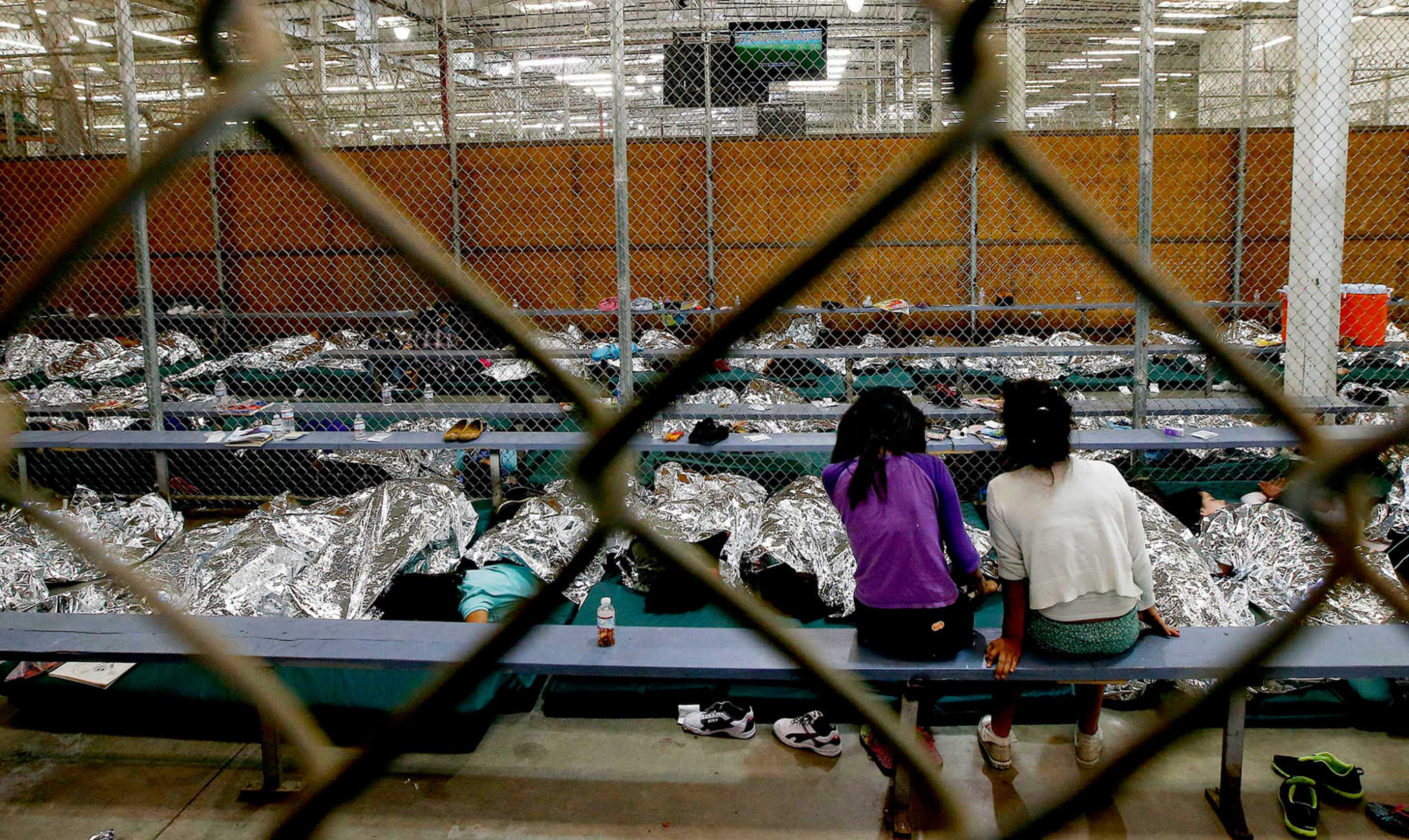 ΗΠΑ: Φόβοι για νέα υγειονομική “βόμβα”– Με κορονοϊό 1.000 εργαζόμενοι σε κέντρα μεταναστών