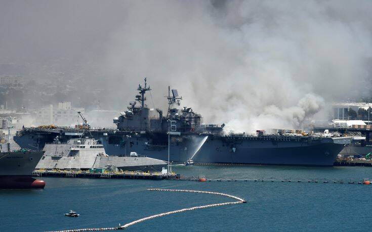 Έκρηξη σε πολεμικό πλοίο ΗΠΑ: «Η φωτιά θα συνεχιστεί για μέρες» – Πολλοί τραυματίες