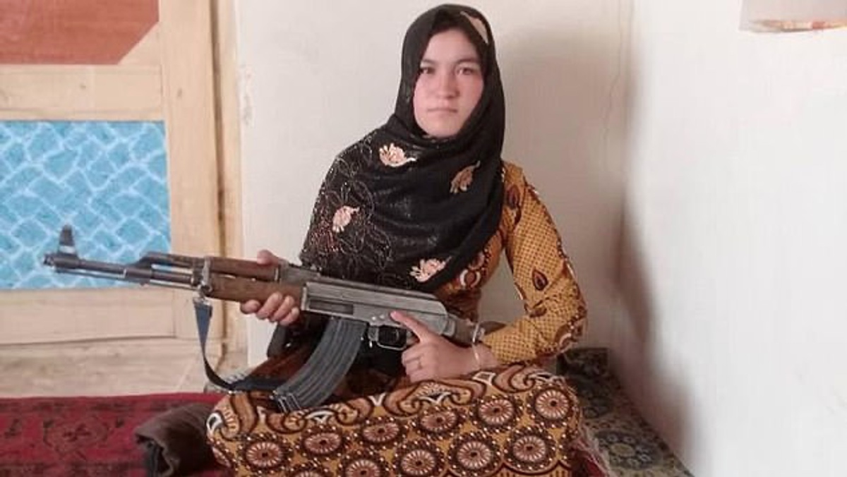 Σκότωσε δύο Ταλιμπάν και τραυμάτισε πολλούς για να εκδικηθεί τον θάνατο των γονιών της