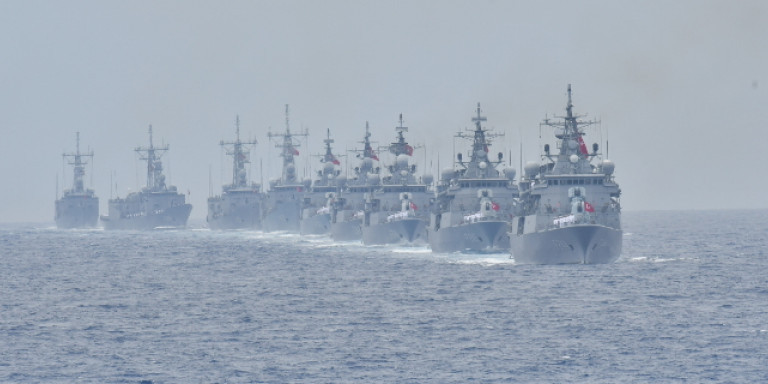 Προς αποκλιμάκωση στο Αιγαίο – Επιστρέφουν στη βάση τους τουρκικά πολεμικά πλοία