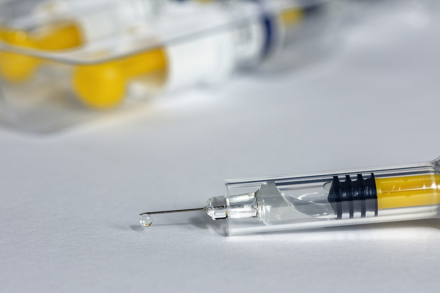 Ανάρτηση Μόσιαλου για το ρωσικό εμβόλιο – Τι ξέρουμε και τι δε ξέρουμε