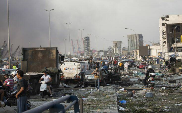 Κόλαση εκρήξεων με δεκάδες νεκρούς στη Βηρυτό – Εικόνες αποκάλυψης στα συντρίμμια