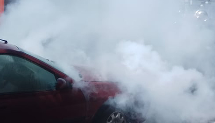 Φωτιά ξέσπασε σε αυτοκίνητο στο κέντρο των Χανίων