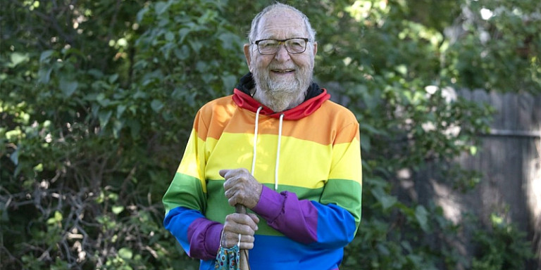 «Είμαι ομοφυλόφιλος»-90χρονος αποκάλυψε το μυστικό του, ενώ παντρεύτηκε και έκανε παιδί