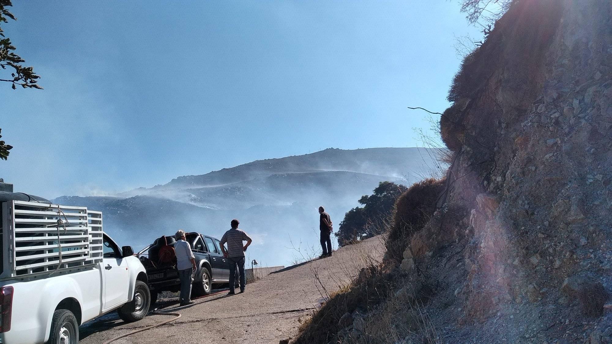 Πυρκαγιά στο Σέλινο: Παραμένει στο σημείο η πυροσβεστική – Πολλές οι ζημιές (φωτο)