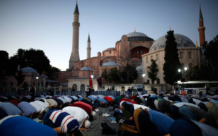 Κάπα Research: Τι πιστεύουν Έλληνες και Τούρκοι για τη μετατροπή της Αγίας Σοφίας σε τζαμί