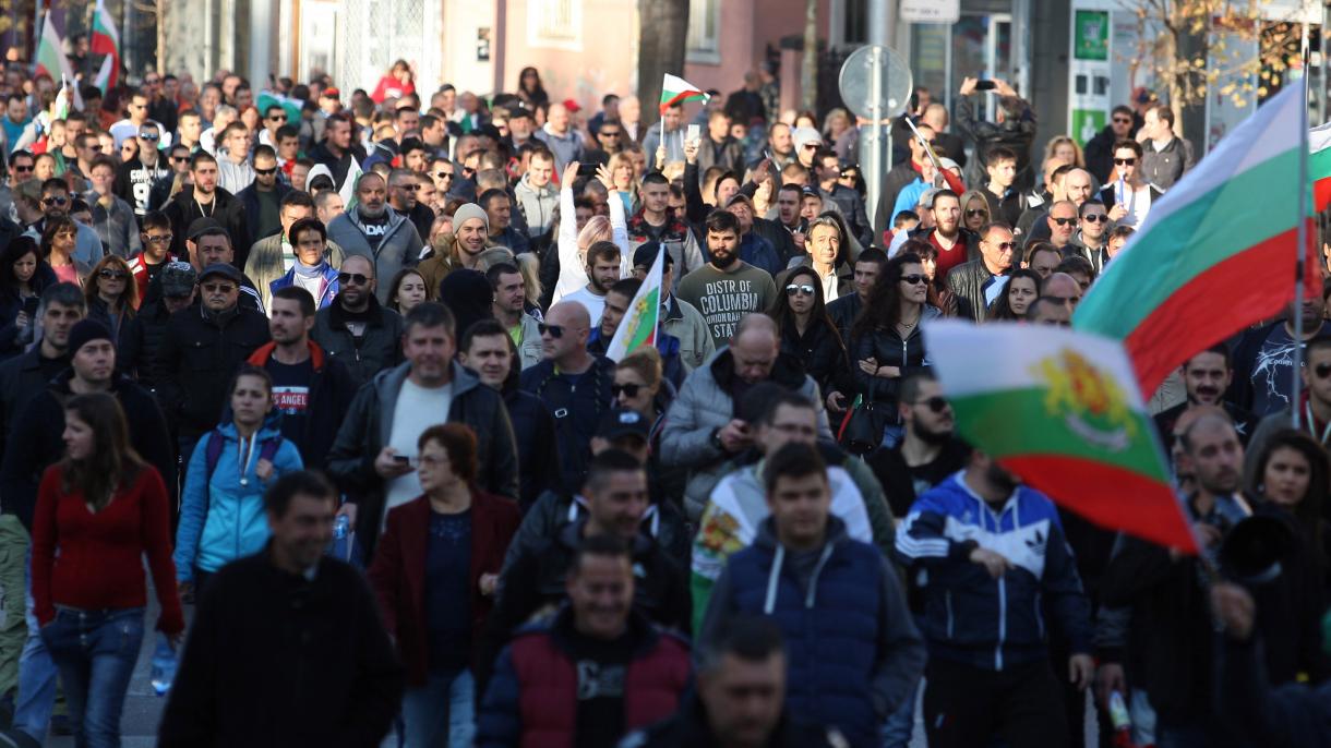 Βουλγαρία: Χιλιάδες διαδηλώνουν κατά της κυβέρνησης, συμπλοκές με την αστυνομία
