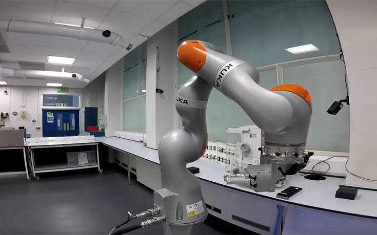 Αυτό το ρομπότ είναι… χημικός και 1.000 φορές πιο γρήγορο από τον άνθρωπο (βιντεο)