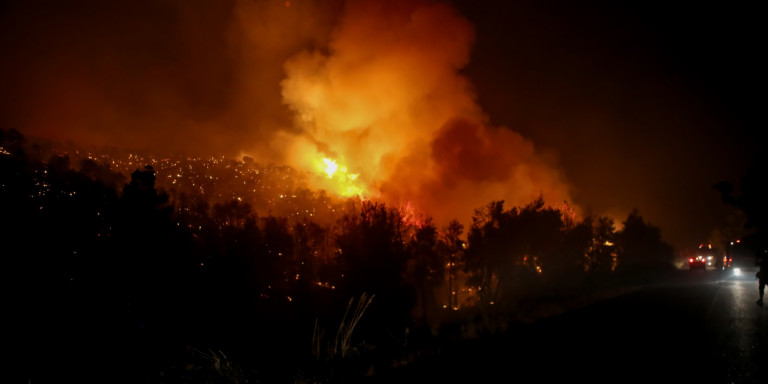 Μεγάλη φωτιά στο Σοφικό Κορινθίας: Εκκενώνονται προληπτικά τρεις οικισμοί