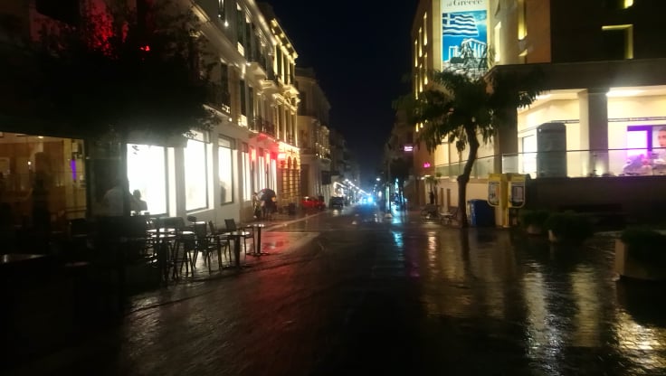 Βροχή με το τουλούμι στο Ηράκλειο – Πλημμύρισαν δρόμοι (φωτο)