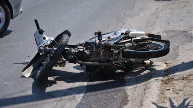 Μηχανάκια συγκρούστηκαν μετωπικά – Ένας νεκρός και ένας 15χρονος τραυματίας