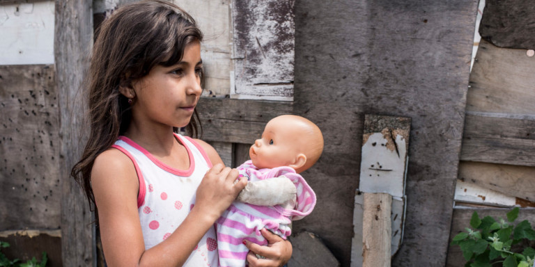 ΕΕ: Ενα στα τέσσερα παιδιά Ρομά στην Ευρώπη υποσιτίζεται