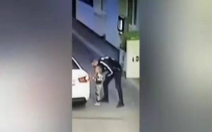 Βίντεο σοκ με 29χρονο να απαγάγει 4χρονη σε βενζινάδικο