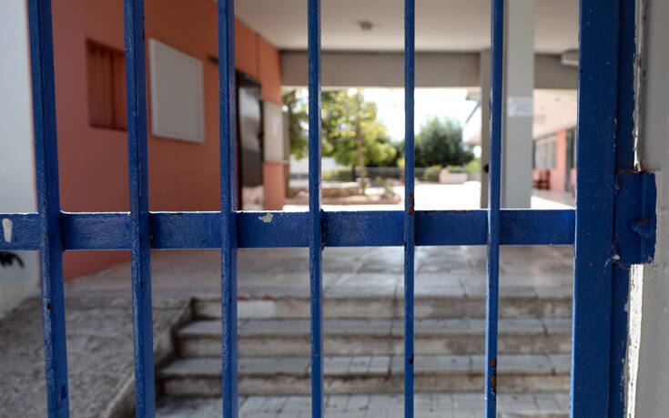 Χωρίς σχολικούς φύλακες στο έλεος εξωσχολικών, τα σχολεία στα Χανιά