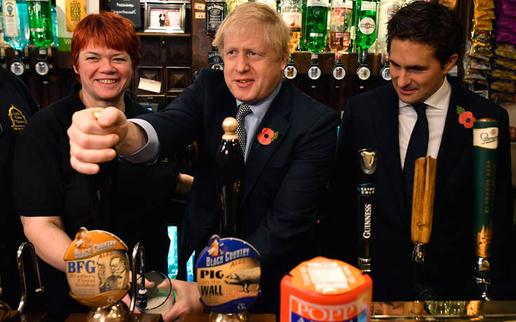 Τι τρόπο βρήκαν οι Άγγλοι πολιτικοί για να παραμένουν ανοιχτά τα μπαρ της Βουλής