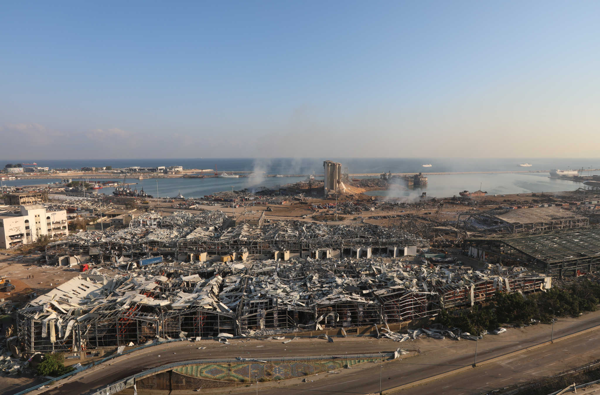 Συνεχίζονται έρευνες για επιζώντες ένα μήνα μετά τη φονική έκρηξη στο λιμάνι της Βηρυτού