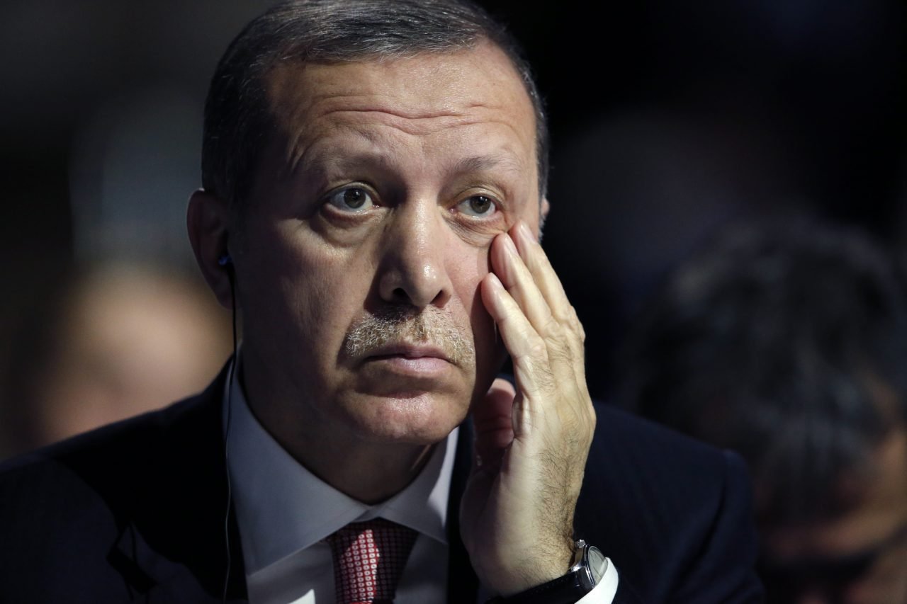 Ερντογάν: Χαστούκι από ΕΚΤ και γεωπολιτική γκρεμίζουν τη λίρα σε νέο ιστορικό χαμηλό